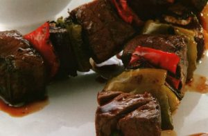 brochettes-de-carne-y-vegetales