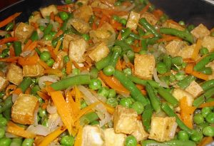 Tofu con Verduras Salteadas