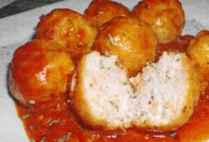 Albóndigas de Pollo en Salsa de Tomate