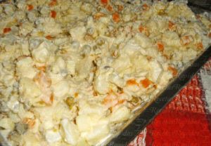 Cómo hacer ensalada rusa con manzana