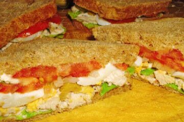 Cómo hacer sándwiches de pollo desmenuzado y huevo