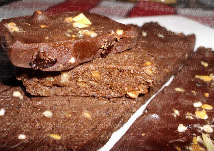 Cómo hacer turrón de chocolate con frutos secos y sin azúcar añadido