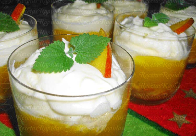 Vasitos de Mango y Crema de Leche
